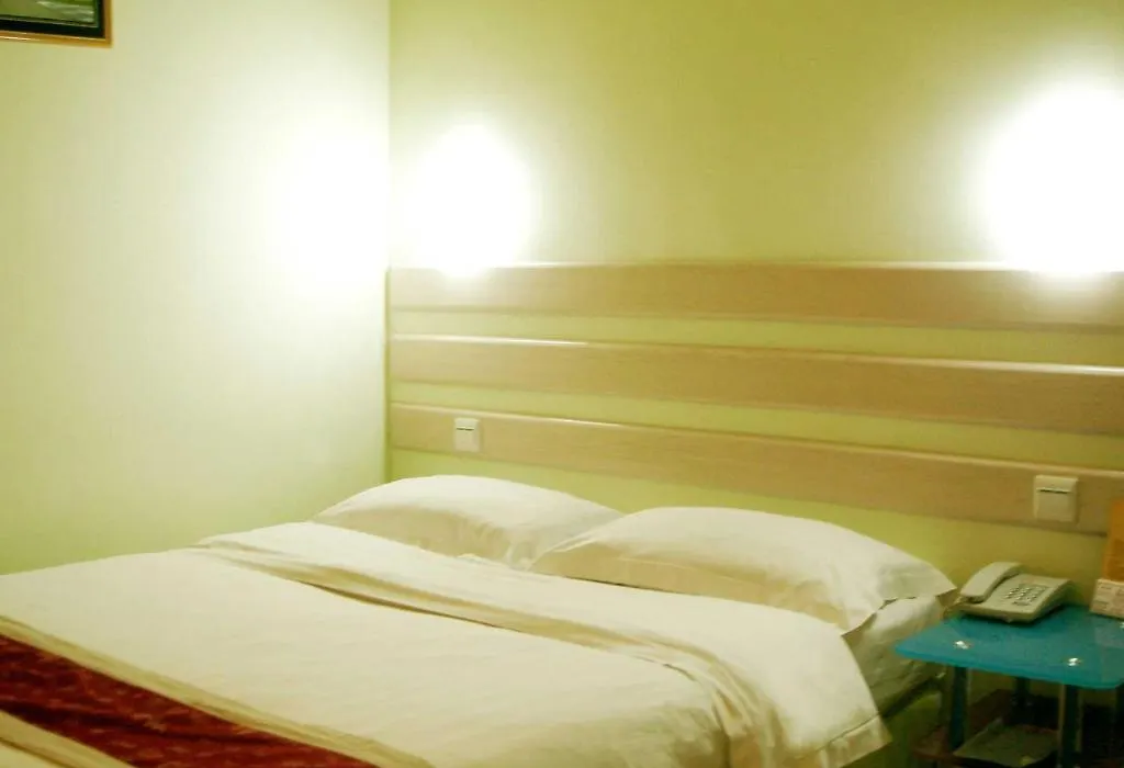 Hotel V8 - Train Station 2*